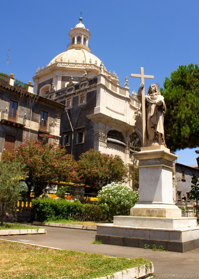 catania statue
