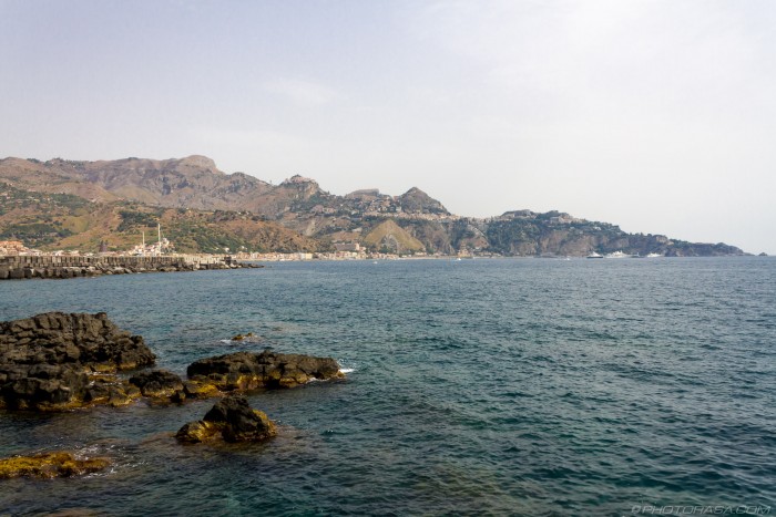 giardini naxos coast and hills